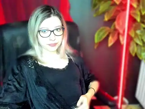 Snapshot of loveHeidi chatting on 03/03/26, 05:35 loveHeidi online show from 03/03/26, 05:35