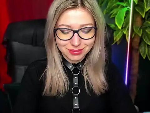 Snapshot of loveHeidi chatting on 03/17/26, 06:39 loveHeidi online show from 03/17/26, 06:39