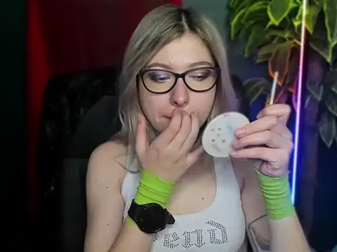 Snapshot of loveHeidi chatting on 03/19/26, 05:22 loveHeidi online show from 03/19/26, 05:22