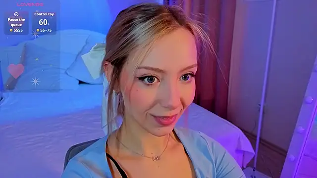 LumMina online show from 04/18/26, 02:59