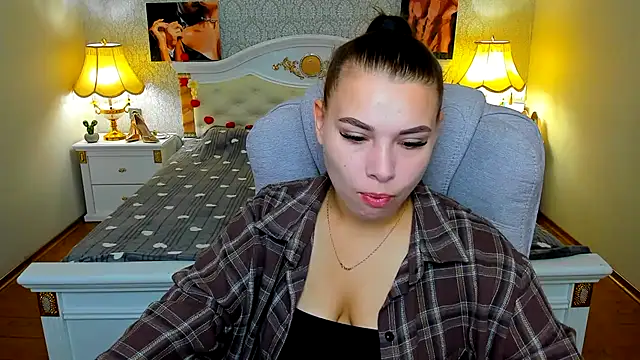 Snapshot of OmniaSher chatting on 09/15/25, 09:20 OmniaSher online show from 09/15/25, 09:20