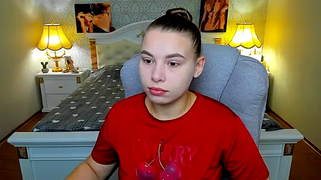 Snapshot of OmniaSher chatting on 10/11/25, 09:08 OmniaSher online show from 10/11/25, 09:08