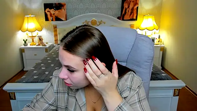 Snapshot of OmniaSher chatting on 10/15/25, 09:31 OmniaSher online show from 10/15/25, 09:31