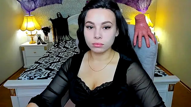 Snapshot of OmniaSher chatting on 10/31/25, 11:22 OmniaSher online show from 10/31/25, 11:22