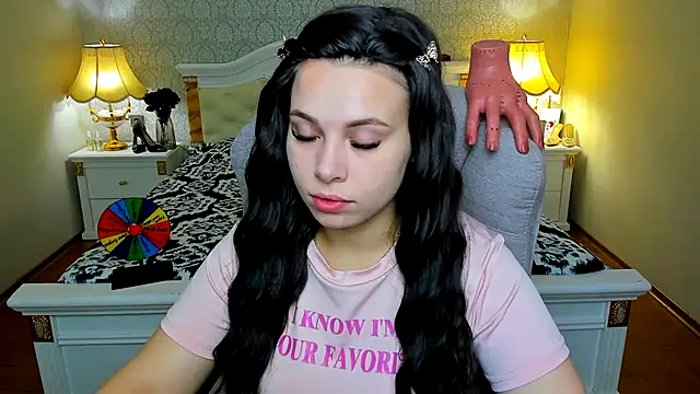 Snapshot of OmniaSher chatting on 11/12/25, 10:26 OmniaSher online show from 11/12/25, 10:26