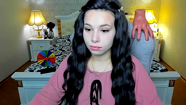 Snapshot of OmniaSher chatting on 11/16/25, 10:43 OmniaSher online show from 11/16/25, 10:43