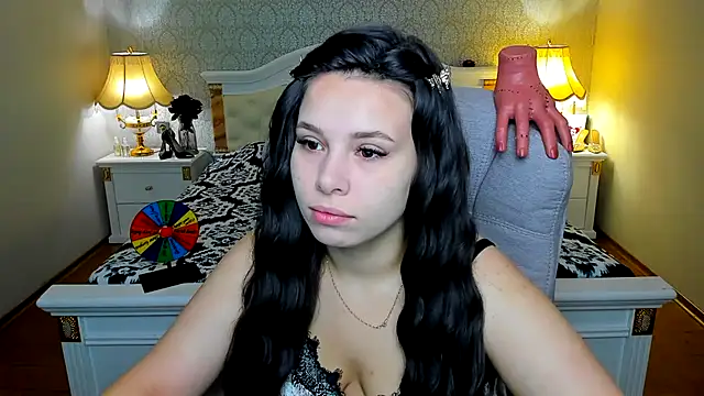 Snapshot of OmniaSher chatting on 11/20/25, 10:26 OmniaSher online show from 11/20/25, 10:26