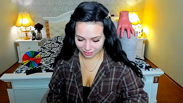 Snapshot of OmniaSher chatting on 11/23/25, 10:15 OmniaSher online show from 11/23/25, 10:15