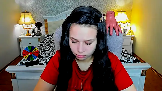 Snapshot of OmniaSher chatting on 11/27/25, 10:39 OmniaSher online show from 11/27/25, 10:39