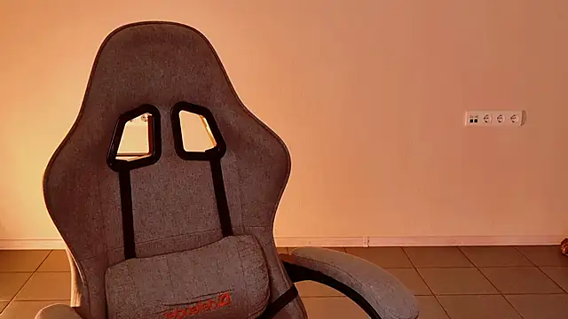 Yoka paradoXXX online show from 02/18/26, 09:05