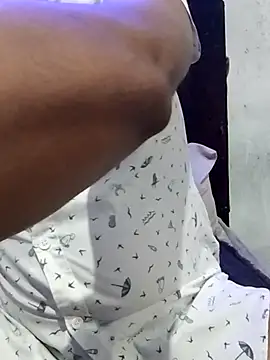 Snapshot of Neggajr87 chatting on 09/10/25, 05:24 Neggajr87 online show from 09/10/25, 05:24