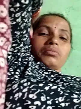 Snapshot of KIRTI12_HOT chatting on 10/22/25, 04:07 KIRTI12 HOT online show from 10/22/25, 04:07