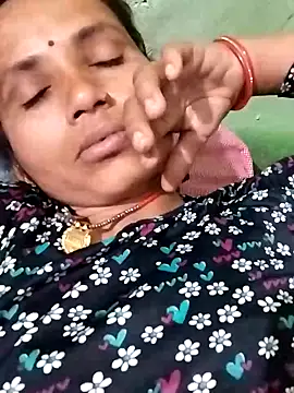 Snapshot of KIRTI12_HOT chatting on 10/31/25, 05:03 KIRTI12 HOT online show from 10/31/25, 05:03