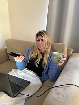 DesireDaisy online show from 09/22/25, 09:00