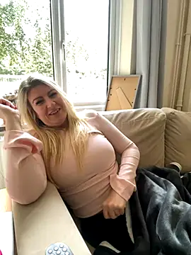 DesireDaisy online show from 09/27/25, 11:04