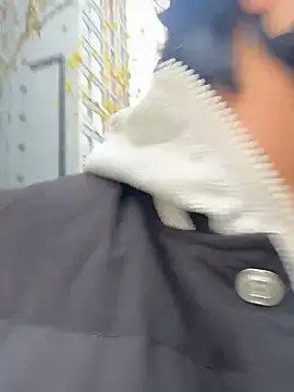 Snapshot of Fengbaby-555 chatting on 11/24/25, 04:12 Fengbaby-555 online show from 11/24/25, 04:12