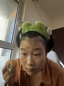 Snapshot of Fengbaby-555 chatting on 11/25/25, 05:51 Fengbaby-555 online show from 11/25/25, 05:51