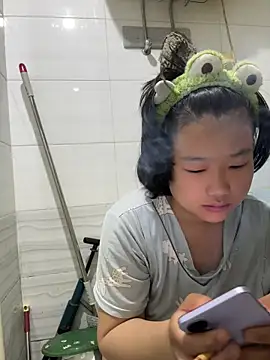 Snapshot of Fengbaby-555 chatting on 04/21/26, 01:53 Fengbaby-555 online show from 04/21/26, 01:53