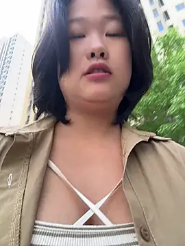 Snapshot of Fengbaby-555 chatting on 04/21/26, 02:51 Fengbaby-555 online show from 04/21/26, 02:51