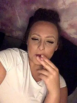 Snapshot of Welsh_Maya19X chatting on 10/02/25, 09:44 Welsh Maya19X online show from 10/02/25, 09:44