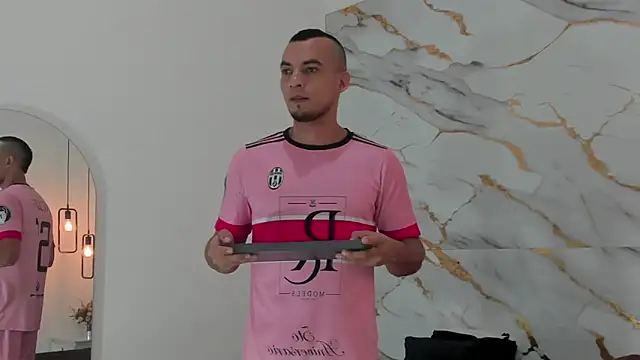 Snapshot of johan_miller0 chatting on 09/14/25, 03:49 johan miller0 online show from 09/14/25, 03:49