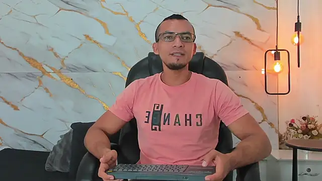 Snapshot of johan_miller0 chatting on 09/20/25, 11:50 johan miller0 online show from 09/20/25, 11:50