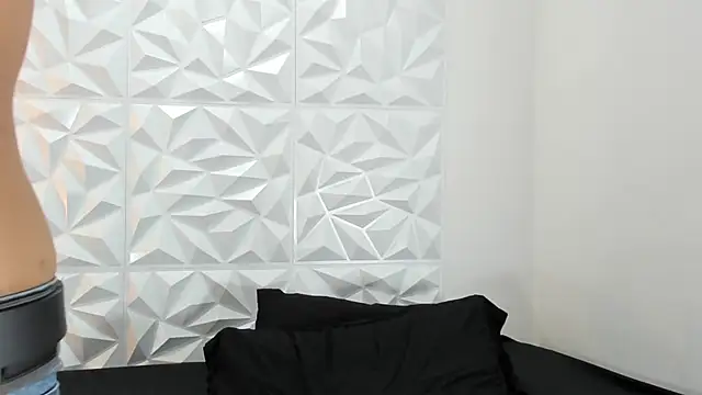 Snapshot of johan_miller0 chatting on 09/30/25, 01:32 johan miller0 online show from 09/30/25, 01:32