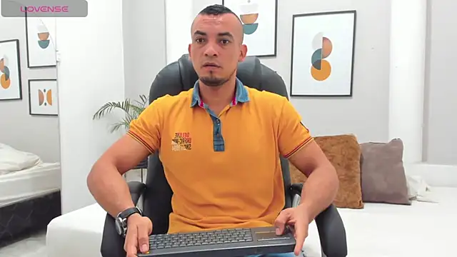 Snapshot of johan_miller0 chatting on 11/28/25, 05:59 johan miller0 online show from 11/28/25, 05:59