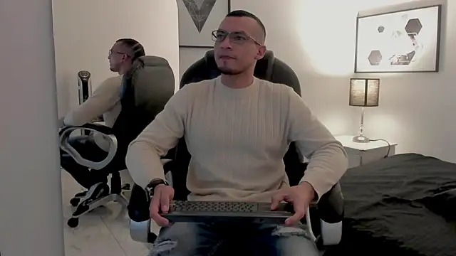 Snapshot of johan_miller0 chatting on 12/22/25, 05:59 johan miller0 online show from 12/22/25, 05:59