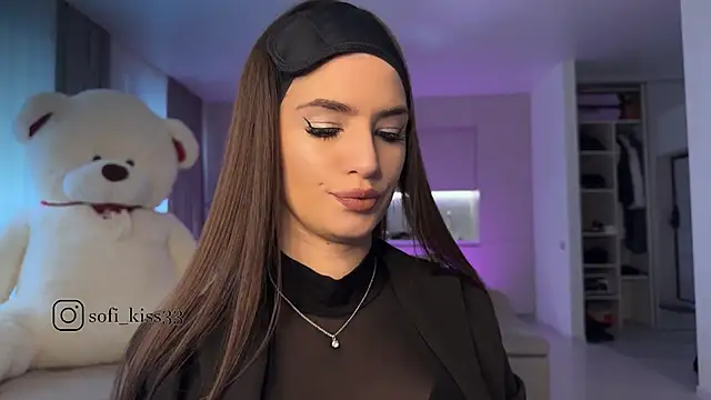 Snapshot of SofI-Play chatting on 10/29/25, 11:34 SofI-Play online show from 10/29/25, 11:34