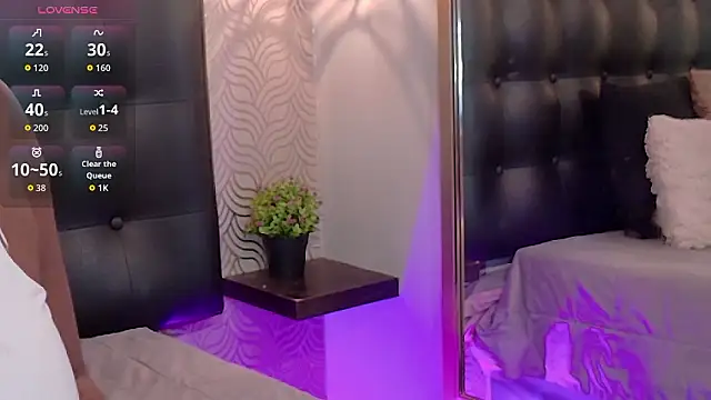 Snapshot of NaiaraMasson_ chatting on 03/10/26, 11:59 NaiaraMasson online show from 03/10/26, 11:59