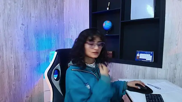 LilyRouset online show from 10/01/25, 01:39