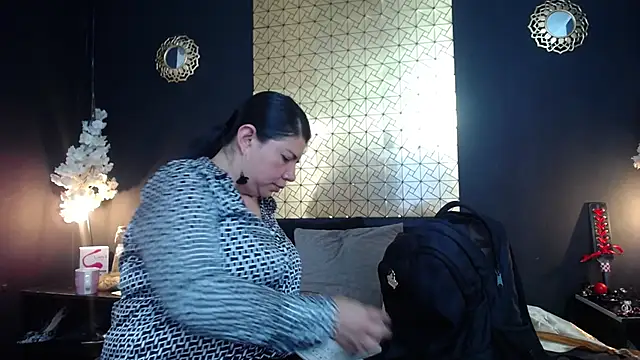 Snapshot of kinky_momm chatting on 04/07/26, 03:45 kinky momm online show from 04/07/26, 03:45