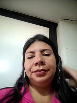 Snapshot of kinky_momm chatting on 04/27/26, 05:33 kinky momm online show from 04/27/26, 05:33