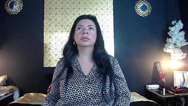 Snapshot of kinky_momm chatting on 05/06/26, 04:34 kinky momm online show from 05/06/26, 04:34