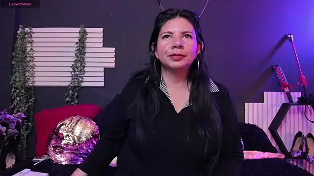 Snapshot of kinky_momm chatting on 07/17/26, 03:39 kinky momm online show from 07/17/26, 03:39