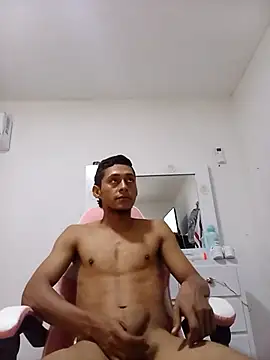 Boy hot- online show from 09/18/25, 04:25