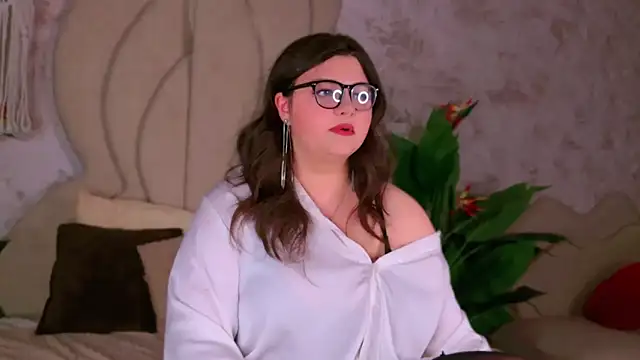 UR BELLA online show from 09/28/25, 10:53