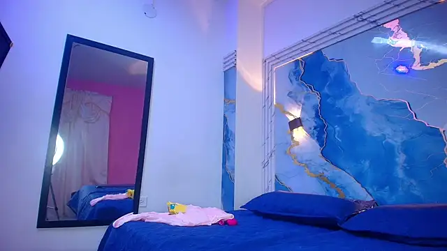 Evelin thompsson online show from 09/17/25, 03:08