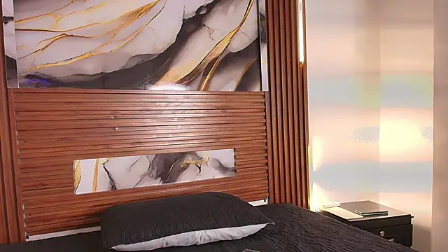 Evelin thompsson online show from 10/15/25, 03:06