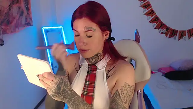 Snapshot of Maddy_Vicius19 chatting on 10/26/25, 09:10 Maddy Vicius19 online show from 10/26/25, 09:10