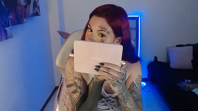 Snapshot of Maddy_Vicius19 chatting on 11/18/25, 09:08 Maddy Vicius19 online show from 11/18/25, 09:08