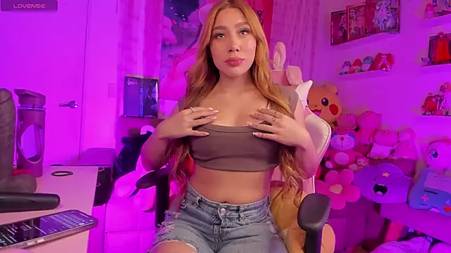 Issa Moon  online show from 10/30/25, 12:23