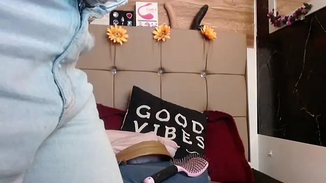 Snapshot of MIA__SPENCER chatting on 02/26/26, 12:04 MIA SPENCER online show from 02/26/26, 12:04