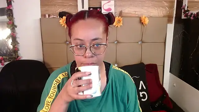 Snapshot of MIA__SPENCER chatting on 04/21/26, 03:50 MIA SPENCER online show from 04/21/26, 03:50