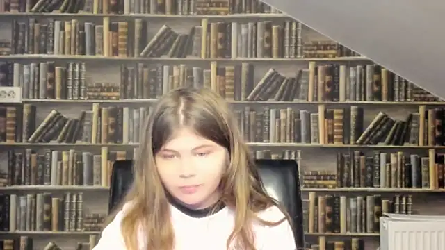 Snapshot of Lilly_Jess chatting on 11/08/25, 05:23 Lilly Jess online show from 11/08/25, 05:23