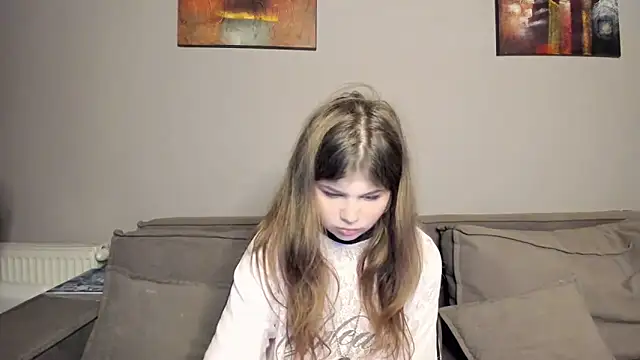 Snapshot of Lilly_Jess chatting on 11/14/25, 07:45 Lilly Jess online show from 11/14/25, 07:45