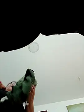 Snapshot of marfil_milf chatting on 12/14/25, 04:56 marfil milf online show from 12/14/25, 04:56