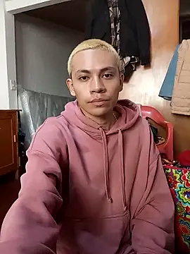 Snapshot of kittymutant99 chatting on 04/22/26, 05:47 kittymutant99 online show from 04/22/26, 05:47