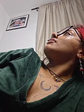 Snapshot of carolinerue chatting on 03/26/26, 05:02 carolinerue online show from 03/26/26, 05:02